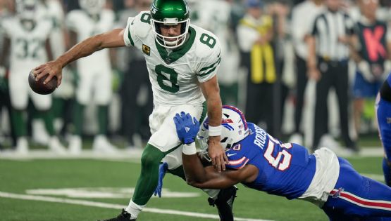 Aaron Rodgers duró 4 minutos con los Jets: Sale lesionado Vs los Bills