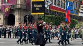 'Están manchados de sangre' Desfila regimiento ruso durante ceremonia mexicana en el Zócalo