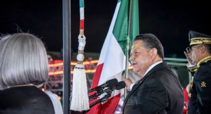 Conmemoran Grito de Independencia en plaza Juárez de Pachuca