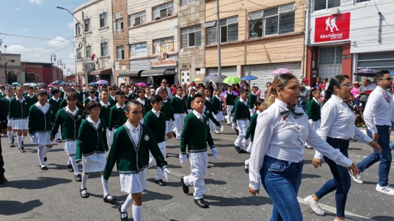 Disfrutan irapuatenses de Desfile Cívico Militar por aniversario de la Independencia de México