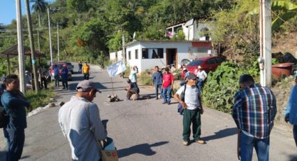 Se compromete SICT a resolver demandas de vecinos de Huazalingo en obra carretera