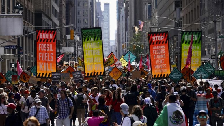 Protestan decenas de miles en Estados Unidos previo a cumbre climática