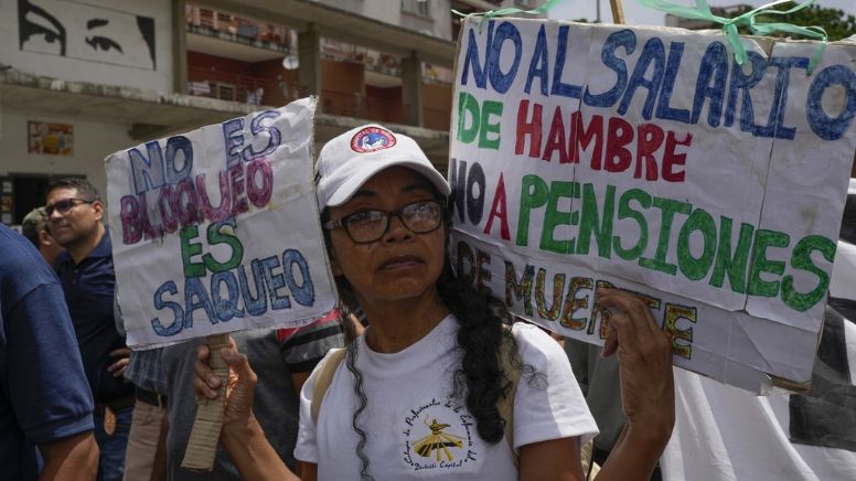 Protestan maestros para exigir aumento de salarios y pensiones en Venezuela