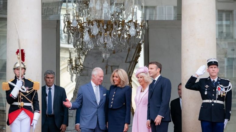 Elogia rey Carlos III en París la "vital" relación de Francia y Gran Bretaña