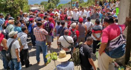 Bloquean carretera Tehuetlán-Huazalingo por falta de obra pública
