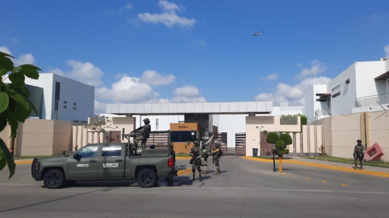 ¡Van por 'pez gordo'! Destruyen soldados acceso y sitian fraccionamiento exclusivo en Culiacán