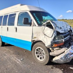 Choca camioneta del Gobierno de Guanajuato a vehículo particular; hay un herido grave