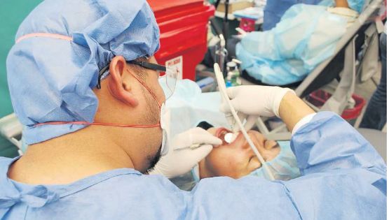 Llenan médicos León