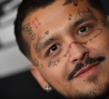 ¡Que no quede huella! Christian Nodal muestra eliminación de tatuajes de su cara