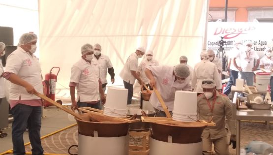 Productores de Celaya ya trabajan en la preparación de la cajeta más grande del mundo