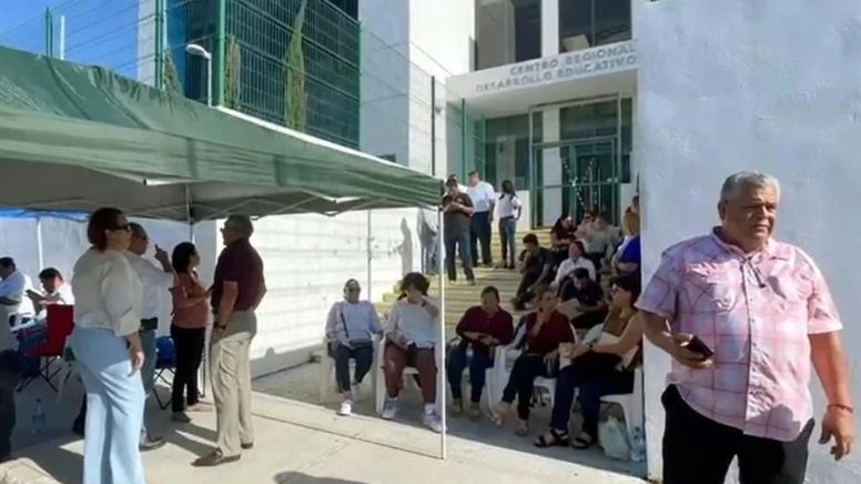 Protesta: Maestros hartos sin su pago, toman instalaciones de Educación en Tamaulipas