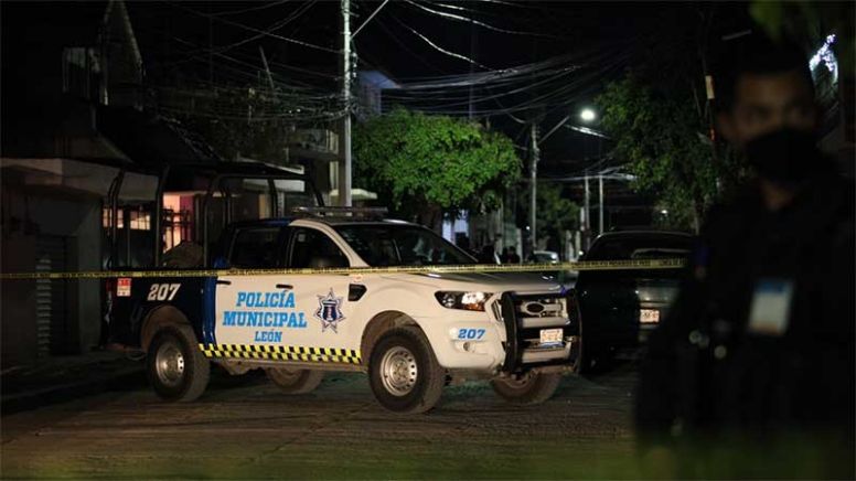 Hombre es ejecutado a balazos a metros de llegar a su casa en Héroes de León