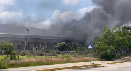 Alarma explosión de fábrica de telas y desalojan a decenas por incendio