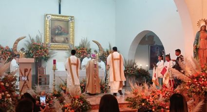 Arzobispo celebra misa de Año Nuevo y bendice hasta las carteras