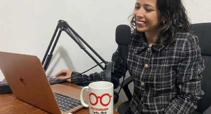 Cynthia Alcalá recibe Premio Estatal de Periodismo por su podcast 'Desordenada'