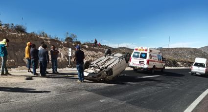 Vuelca auto en Ixmiquilpan; conductor herido