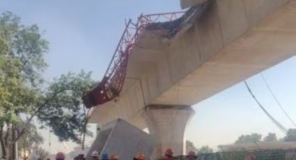 Colapsa estructura del Tren Interurbano por caída de grúa hidráulica