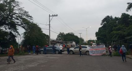 Bloquean vecinos de Orizatlán carretera Tamazunchale-Álamo