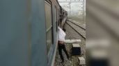 Asaltante se queda colgado de tren en movimiento; 'sapes' y cachetadas de pasajeros evitan atraco