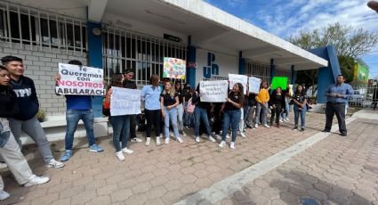 Manifestación en UPN León: Alumnos protestan ante salida del maestro Alejandro Abularach