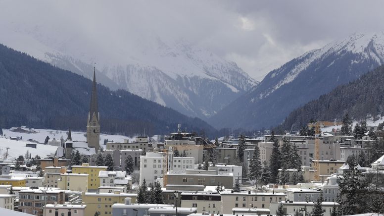 Tienda de esquís en Suiza coloca cartel avisando que no brindará servicio a los judíos