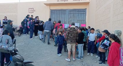 Con toma de escuela, padres de familia exigen maestros en Tulancingo