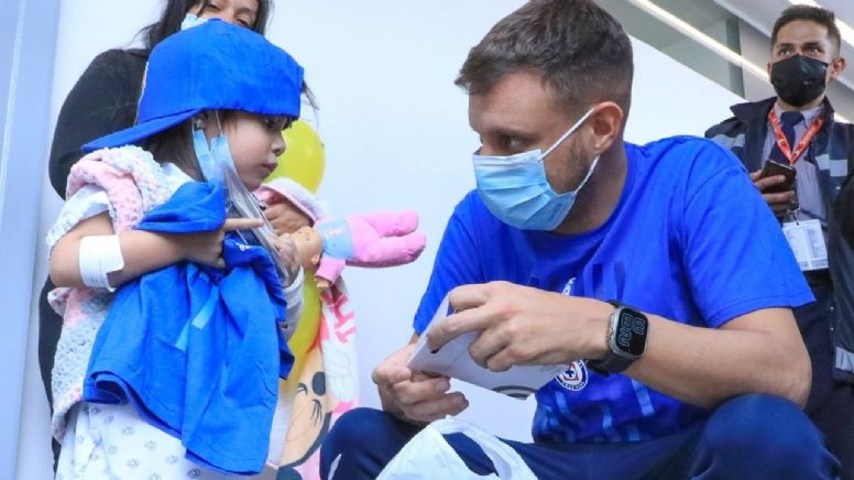 Cruz Azul: jugadores y Martín Anselmi conviven con niños con cáncer en hospital