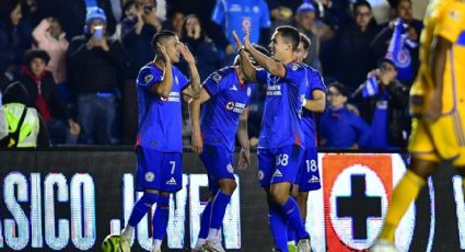 Cruz Azul vence a Tigres, gana su quinto partido al hilo y es líder