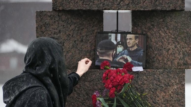 ¿Dónde está Navalny? Madre de opositor ruso busca el cuerpo de su hijo en el Ártico