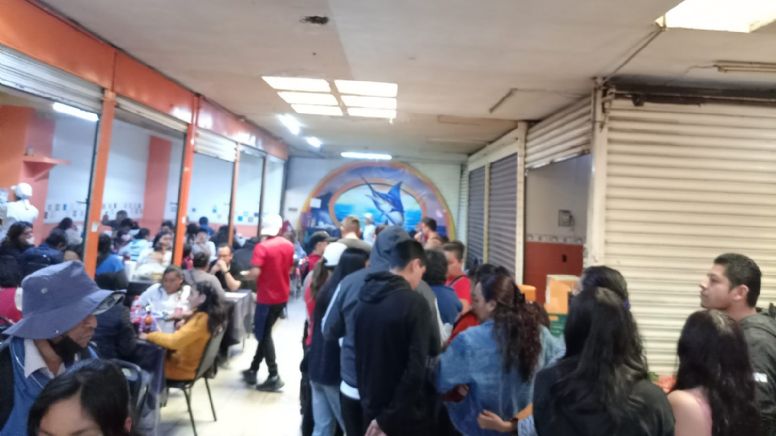 Ya hay filas para consumo de mariscos en Pachuca debido a la Cuaresma