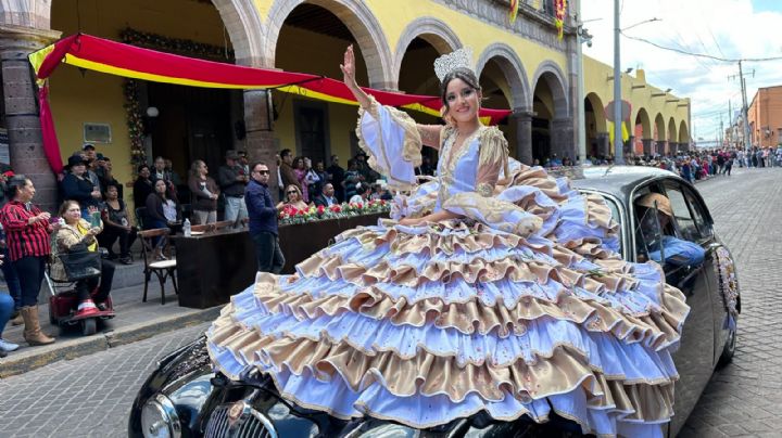 FOTOS | Belleza, colores y flores inundan las calles de Salvatierra con el tradicional Desfile de Manolas
