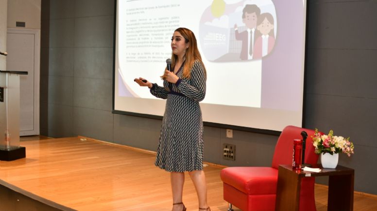 Invita Sandra Liliana Prieto, consejera del IEEG, al voto joven en charla en la Ibero
