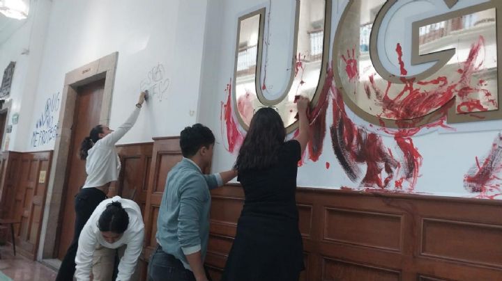 Universidad de Guanajuato demanda penalmente a 7 alumnos integrantes del Movimiento Colmena por daños en Edificio Central