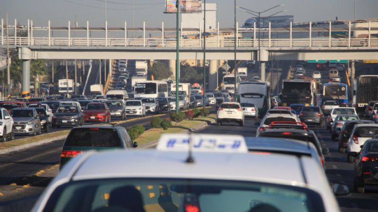 Tráfico 'asfixia' a leoneses; en un mes el padrón vehicular en León aumentó 3 mil 694 vehículos