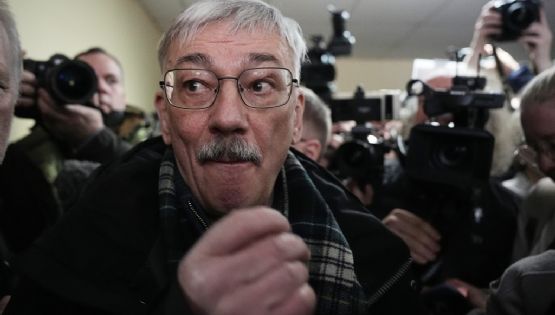 Corte rusa condena a 30 meses a colíder del grupo de derechos por criticar la guerra en Ucrania