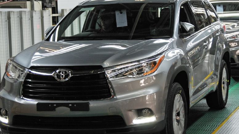 Apuesta Toyota a vehículos híbridos