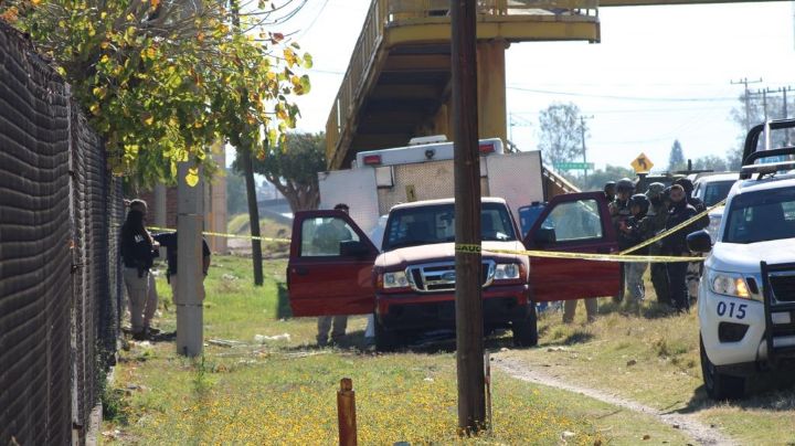 Villagrán: Ensangrentados y con disparos en la cabeza dejan apilados 4 cuerpos en camioneta