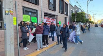 Sindicalizados toman alcaldía de San Agustín Tlaxiaca; autoridad suspende servicios
