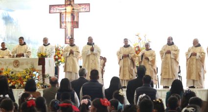Instituto Leonés recibe bendición del Papa por sus 70 años