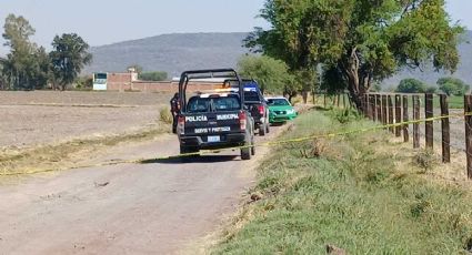 Valle de Santiago: Abandonan cuerpos de tres hombres en taxi