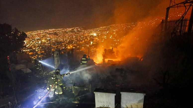 Dos fallecidos y al menos 20 casas afectadas en incendios en región chilena de Valparaíso