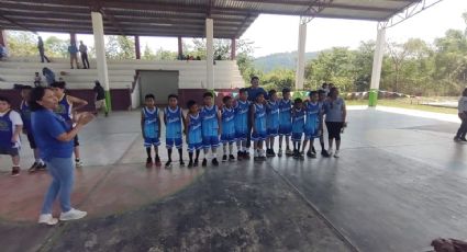 Alumnos de Huazalingo logran su pase pre estatal en las justas de básquetbol