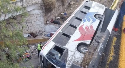 Autobús Tizayuca cae de puente en la México-Pirámides; mueren tres pasajeros