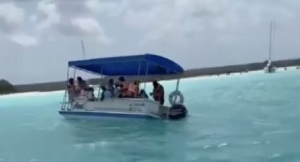 ¡Estuvo cerca! Se hunde lancha con 12 turistas en Bacalar y resultan ilesos