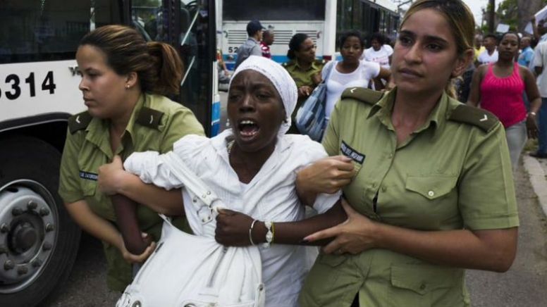 Detienen a dos en Cuba tras protestas; gobierno llama a representante de EU para protestar