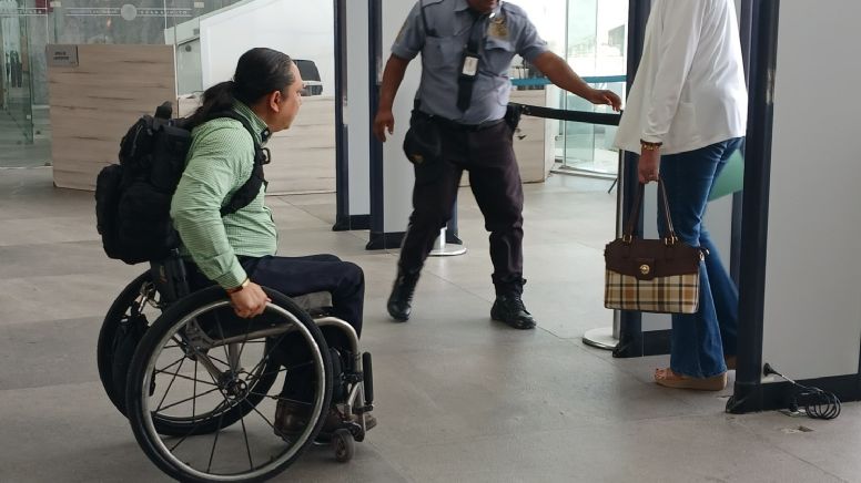 Personas con discapacidad exigen mejoras en el transporte público de la capital