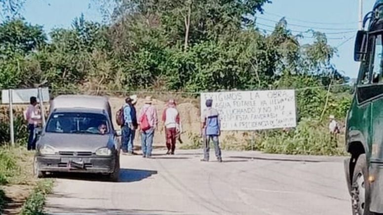 Bloquean carretera federal Tamazunchale-Álamo, en San Felipe Orizatlán