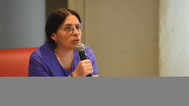 Reivindica periodista Daniela Rea la crianza y el cuidado como trabajo en charla de la Ibero León