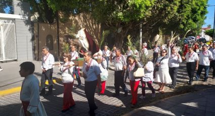 Celebran cientos de católicos el Domingo de Ramos en Celaya