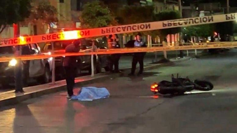 Muere motociclista al ser embestida por camioneta en Acámbaro